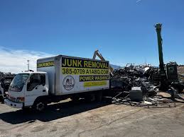 Best Yard Waste Removal  in St Petersburg, FL